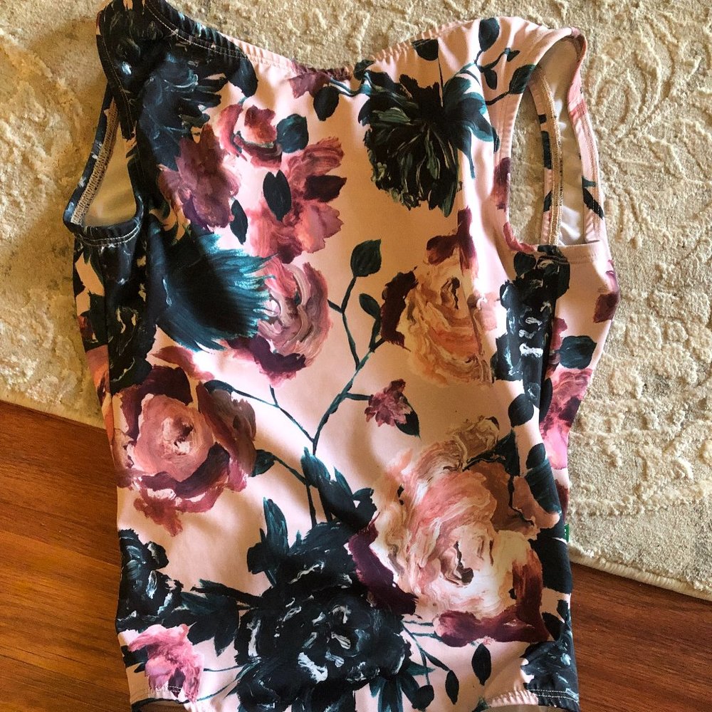 Luckyleo Dancewear leotard. "Allure" Petal, size Medium